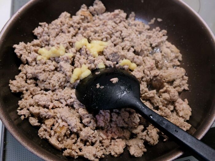 【家事ヤロウ!!!】料理好き男子・間宮祥太朗さんの『自宅メシ』がリピ確定のウマさ！ ピリ辛ジューシーでおかずにもおつまみにも♡