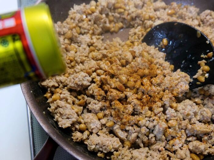 【家事ヤロウ!!!】料理好き男子・間宮祥太朗さんの『自宅メシ』がリピ確定のウマさ！ ピリ辛ジューシーでおかずにもおつまみにも♡