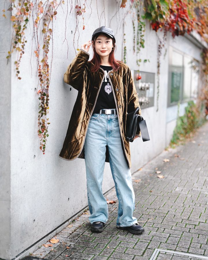 冬の“ライトカラーデニム”コーデ5選。ダークカラーと合わせるのが人気【TOKYO SNAP】