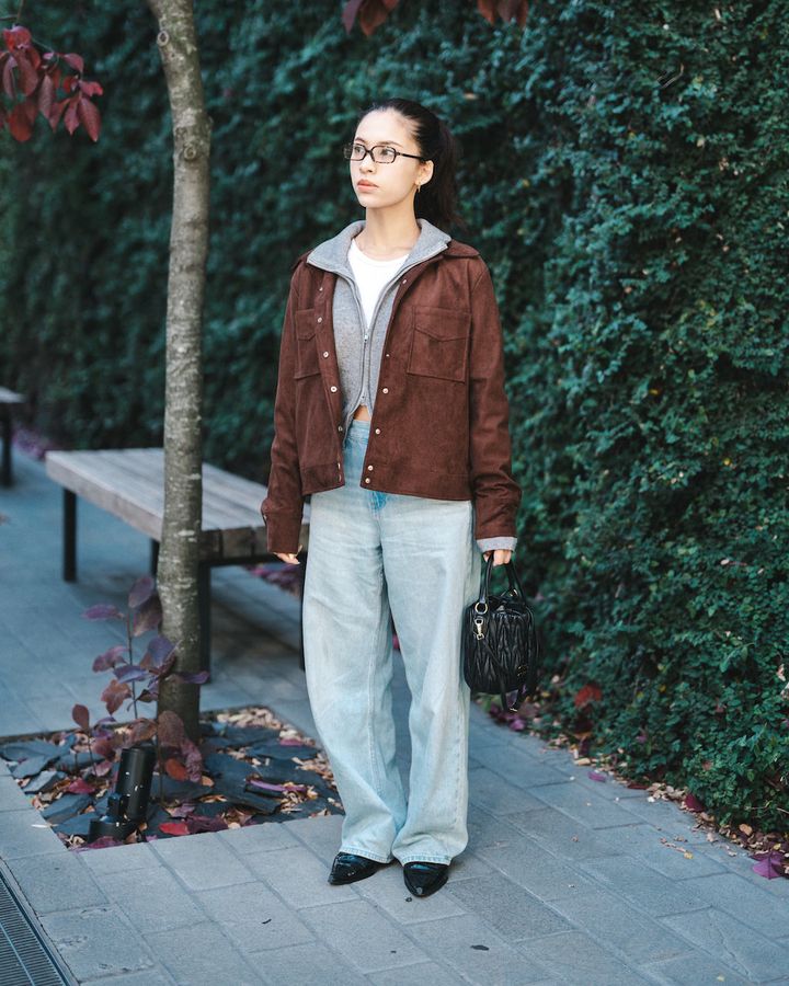 冬の“ライトカラーデニム”コーデ5選。ダークカラーと合わせるのが人気【TOKYO SNAP】