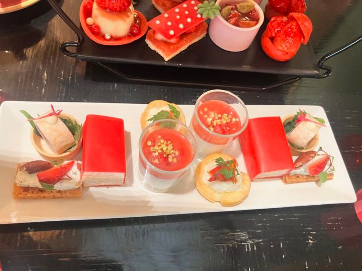 「ストロベリー・アフタヌーンティー」６種のセイボリー。