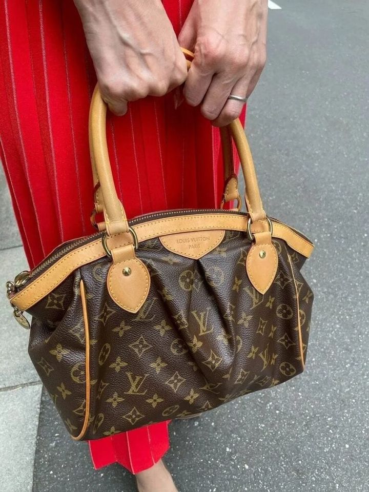「『Louis Vuitton」のバッグは、アクセントにハイブランドを1点投入して無地のコーデにポイントに」