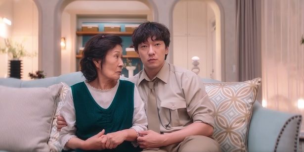 【写真を見る】ソン・ソック扮する夫ナクジュンの一途さもたまらない！ [c]Everett Collection/AFLO