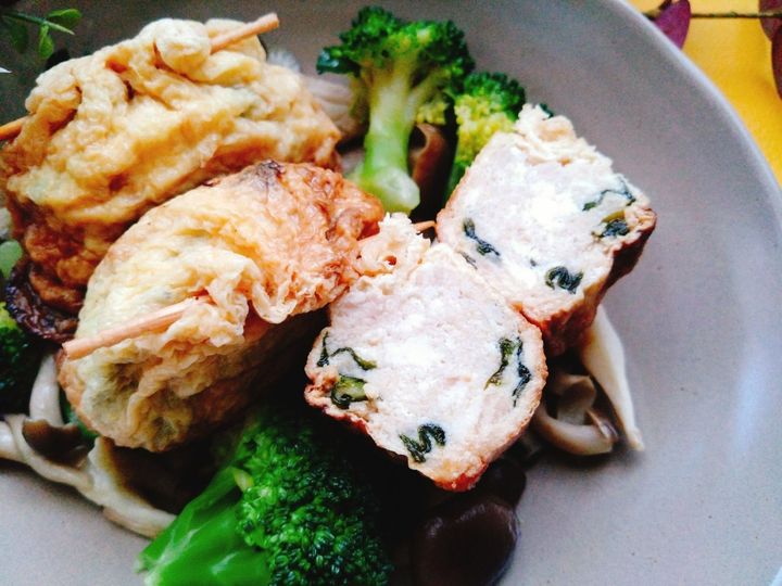 ぎっしり具を詰めて甘めの煮汁でコトコト！豆腐の袋煮