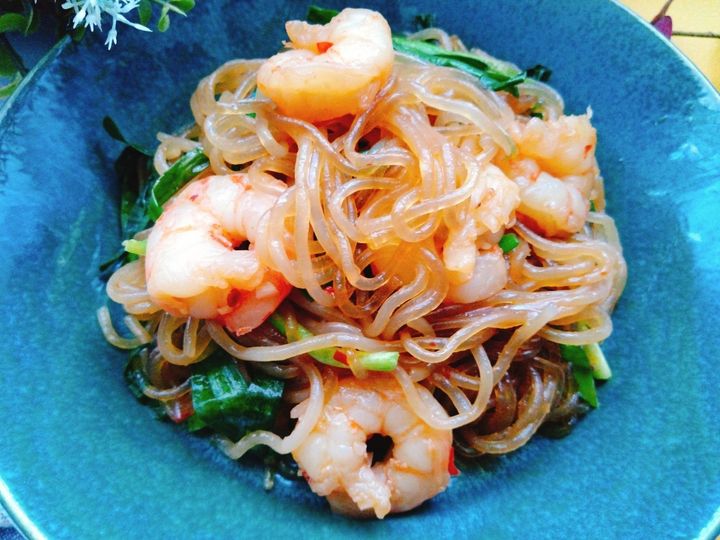 えびとニラがたっぷりでご飯も進んじゃう！えびとニラのピリ辛春雨