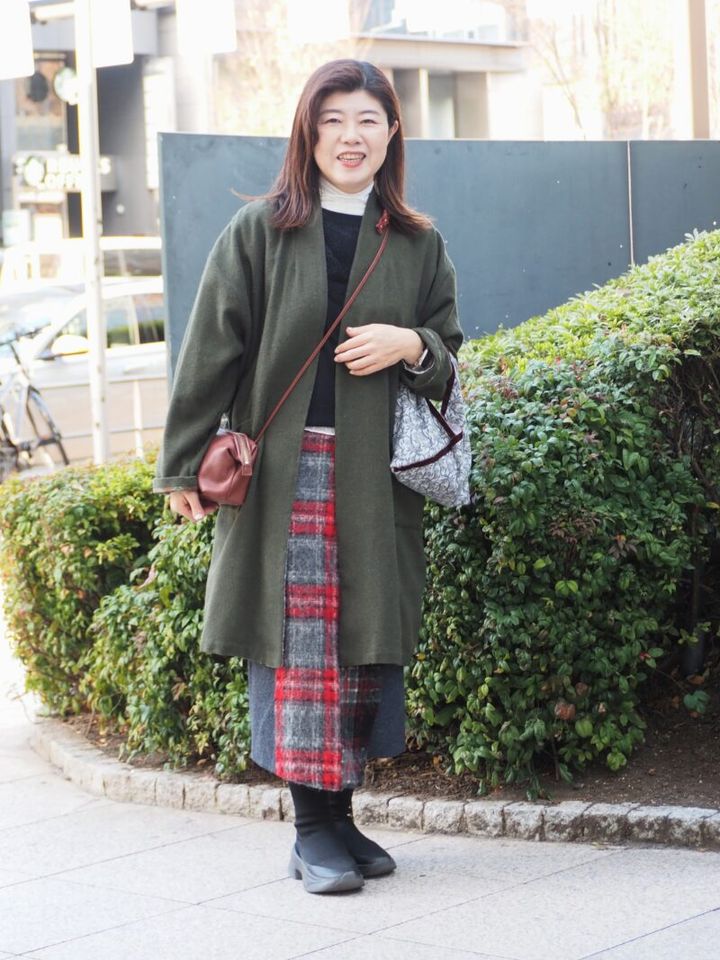 【1週間スナップ】50代の冬コーデ、あか抜けのコツは？ 色・柄使いがおしゃれな7名をピックアップ