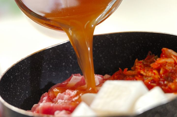 豚肉と大根のキムチ煮の作り方1