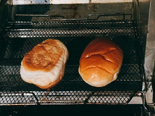 焦げないロールパンの焼き方