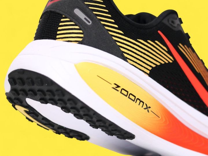 ナイキの「ボメロ18」¥16,500