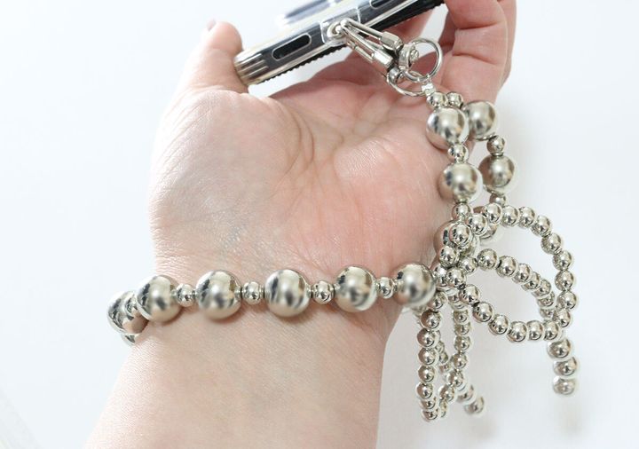 ハンドストラップ（パールリボン、シート付き） アクセサリー感覚