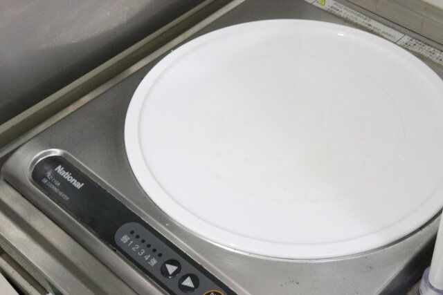 ダイソーの水だけで汚れを落とすコンロシートは研磨剤不使用でガラス面にも使える