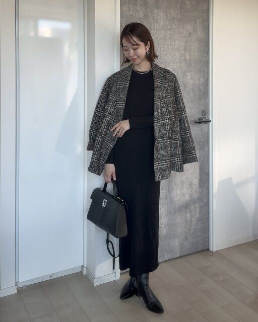 ユニクロメリノブレンドワイドリブニットワンピースのジャケットスタイル