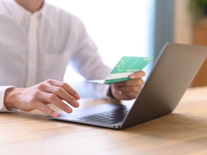 徳島県在住・35歳男性が実家暮らしを選ぶ理由とは？ All About ニュース編集部が実施した「実家暮らし」に関する調査から、現在実家暮らしをしている人の生活費や将来の計画などを紹介します。