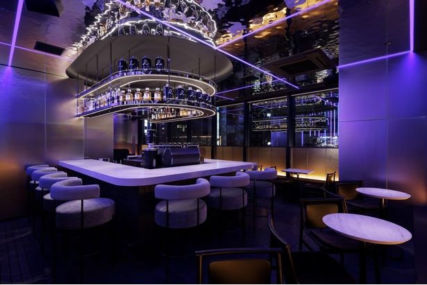 【写真】夜の2階は、銀座の街並みにふさわしい上質な空間に変貌