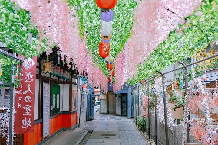 切り絵御朱印や恋みくじが話題！曽根崎心中に縁ある、梅田の恋愛成就スポット「露 天神社」