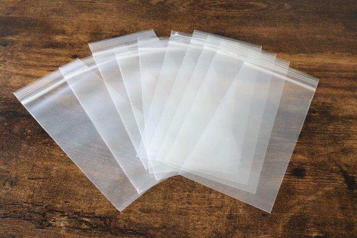 セリアのお札サイズ チャック付ポリ袋 縦型 10枚のビジュアル