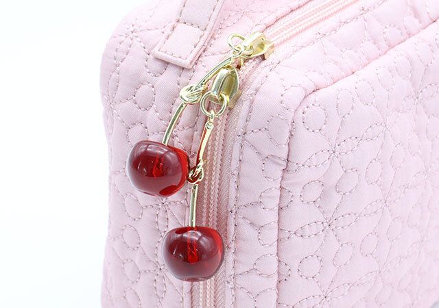 宝島社ムック付録のLiquemのきゅんとするチェリーポーチ4