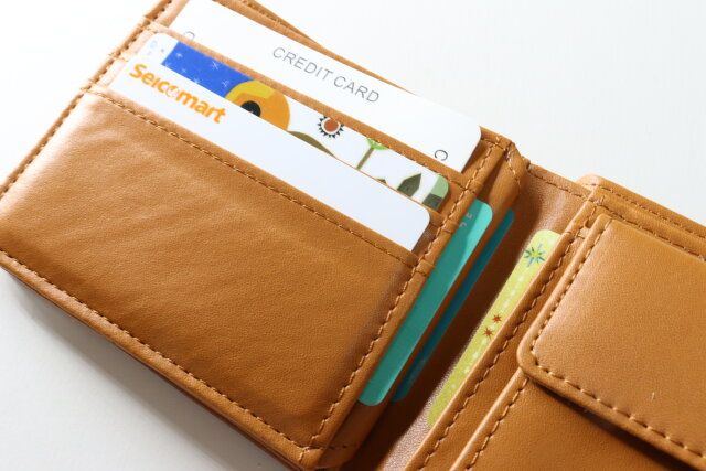 2つ折財布（レザー調） カード収納