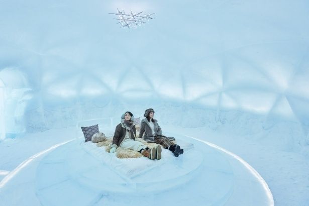 継ぎ目のない一枚氷が造り上げる「氷のホテル」