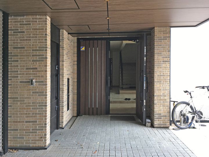 エントランス前