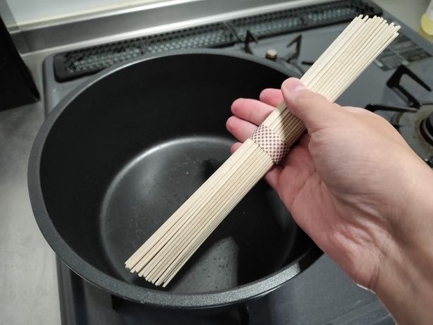 【写真】ひと束40円の乾麺がお店の味に変わる、簡単すぎる裏ワザとは？ 撮影／おと