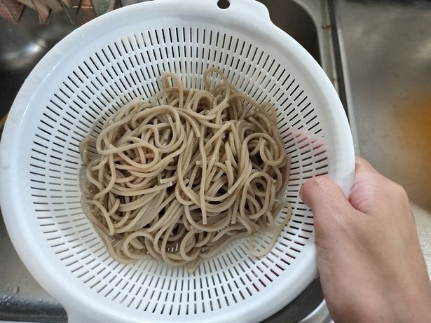 油のぬめりを取るように、しっかりとしめる（▶︎完成！） 撮影／おと