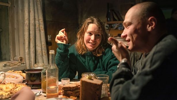 旅を続けるなかで、ラウラとリョーハはお互いの魅力に気づき始める [c]Everett Collection/AFLO