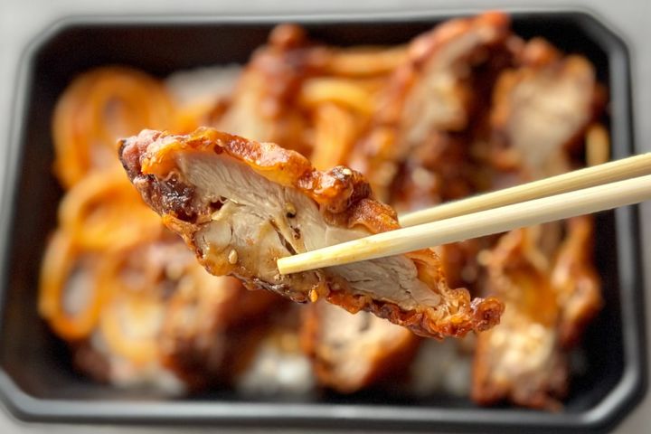 野菜ゼロの潔さ！【ローソン】食べ応え抜群、ガッツリ系のお弁当が登場