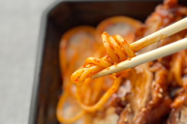 野菜ゼロの潔さ！【ローソン】食べ応え抜群、ガッツリ系のお弁当が登場