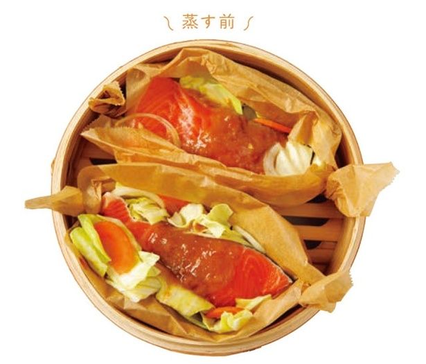 クッキングシートの両端をねじって舟形の器状に （C）らむ／ワニブックス