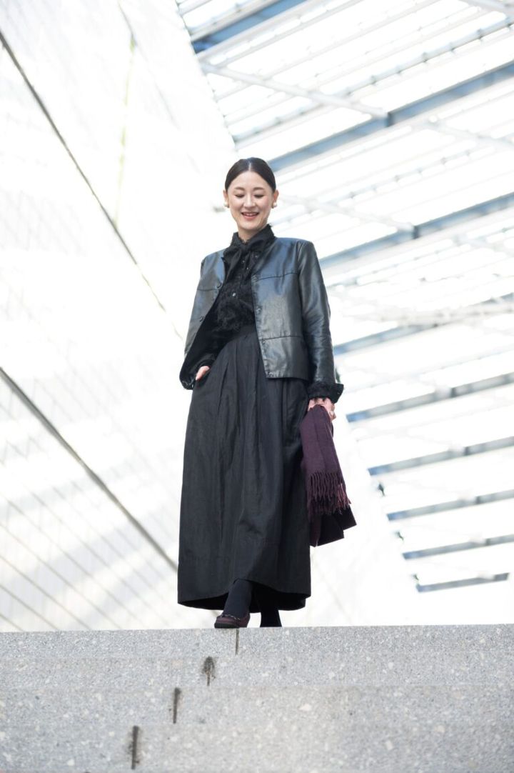 アウター…トキドキ、ブラウス…weakend.、リボン… ハッシュニュアンス、スカート…ミラオーウェン 、バッグ、シューズ…グッチ