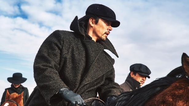 祖国奪還のため、同志らと共に伊藤博文の暗殺に繰りだす安重根の戦いを描いた『ハルビン』 [c]Everett Collection/AFLO