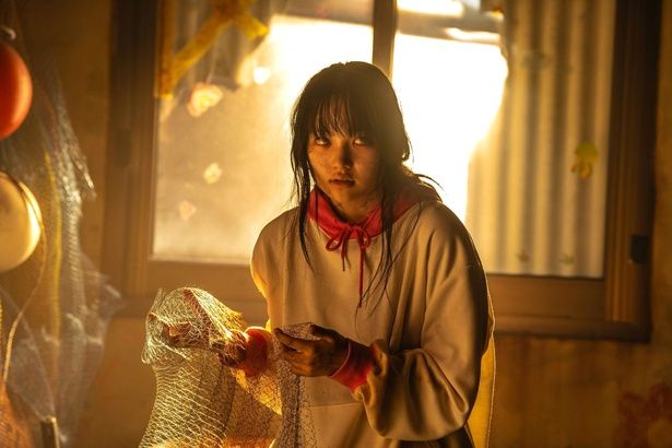 チェ・ユリによる、チャーミングさも備えたゾンビがかわいい(『ゾンビ娘』) [c]Everett Collection/AFLO