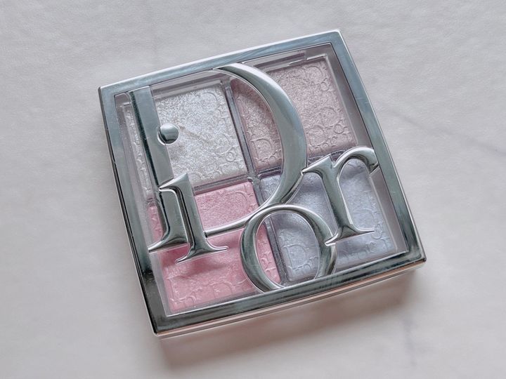 Dior「バックステージ グロウ マキシマイザー パレット」002 フロステッド オパール グロウ（税込 6930円） クランクイン！ width=