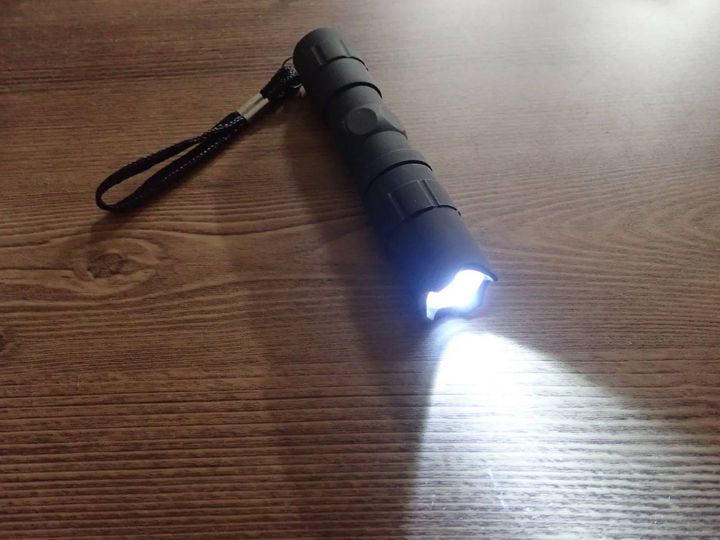 DAISO(ダイソー)：LEDライトBLT