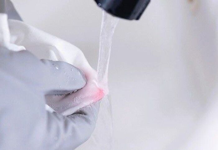 40°C以上のお湯ですすぐプロセスの画像