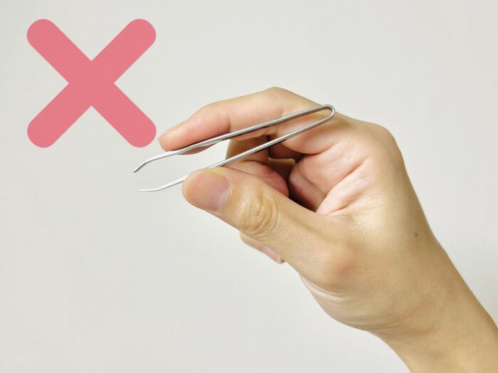 「白髪」を見つけてもブチッと抜いちゃダメー！後悔することになりますよ…。意外と知らない正しい対処法