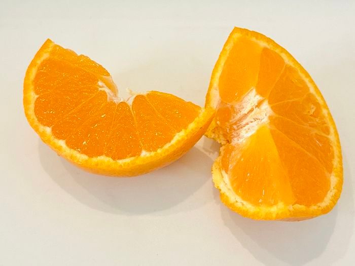 「丸い」みかんと「平たい」みかん、甘くて美味しいのはどっち？意外と知らないみかんの選び方