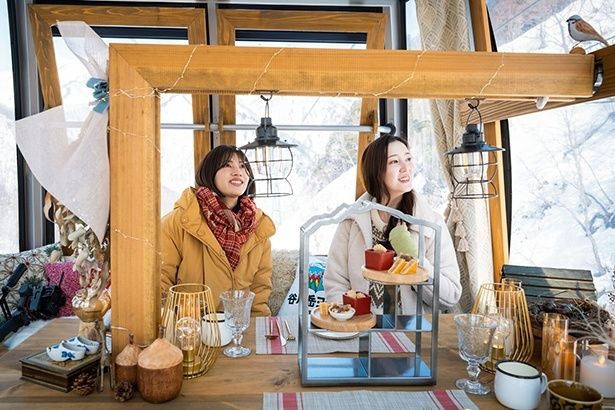 ヨーロッパアルプスの山小屋を想起させる内装