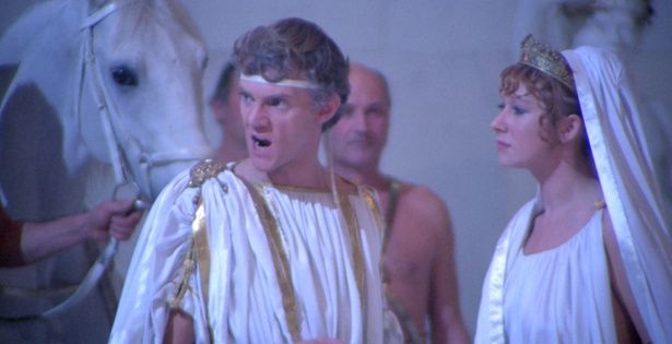 【写真を見る】淫乱女を妻に迎え、近親相姦に興じる暴君の悪行…すべては史実に基づくできごとだった!? [c] 1979, 2023 PENTHOUSE FILMS INTERNATIONALPhoto credit: Courtesy of Penthouse Films International