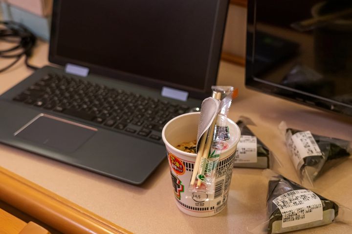 ビジネスホテルで食べ残した食品の適切な処分方法は？（画像はイメージ）