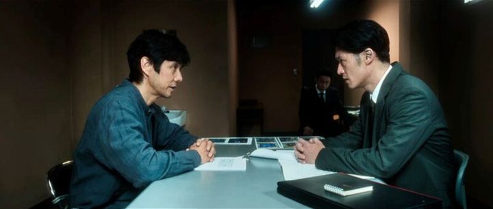 西島秀俊が演じる蝶の研究者が衝撃の告白をする。『人間標本』©2025 Amazon Content Services LLC or its Affiliates.