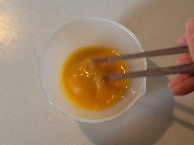 卵を混ぜる