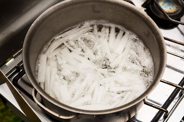 知らないと危険！冬キャンで“命を守る”必須アイテムとは？