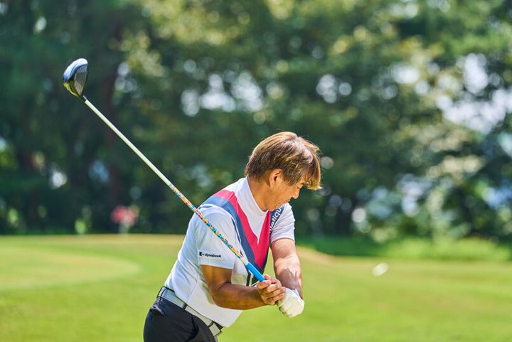 なぜ「振るのがラク」なのに、結果が出る？ 軽さとしなりでスイングを助けるやさしいシャフト