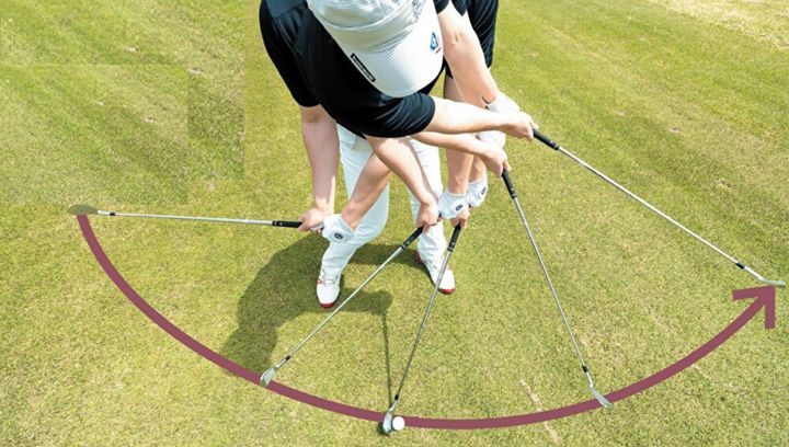 アイアンで真っすぐ打つのは間違い!? その理由と正しい打ち方を人気コーチが解説