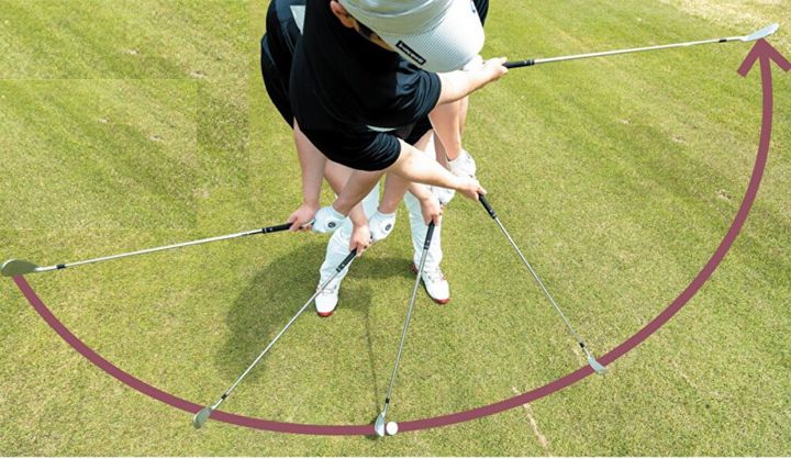 アイアンで真っすぐ打つのは間違い!? その理由と正しい打ち方を人気コーチが解説