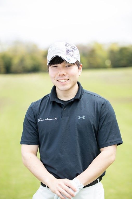 アイアンで真っすぐ打つのは間違い!? その理由と正しい打ち方を人気コーチが解説