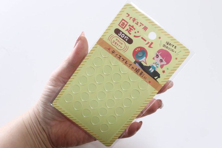 セリア フィギュア固定シール ディスプレイ