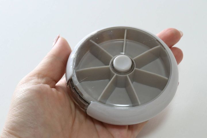 スリーコインズの回転ピルケースのビジュアル